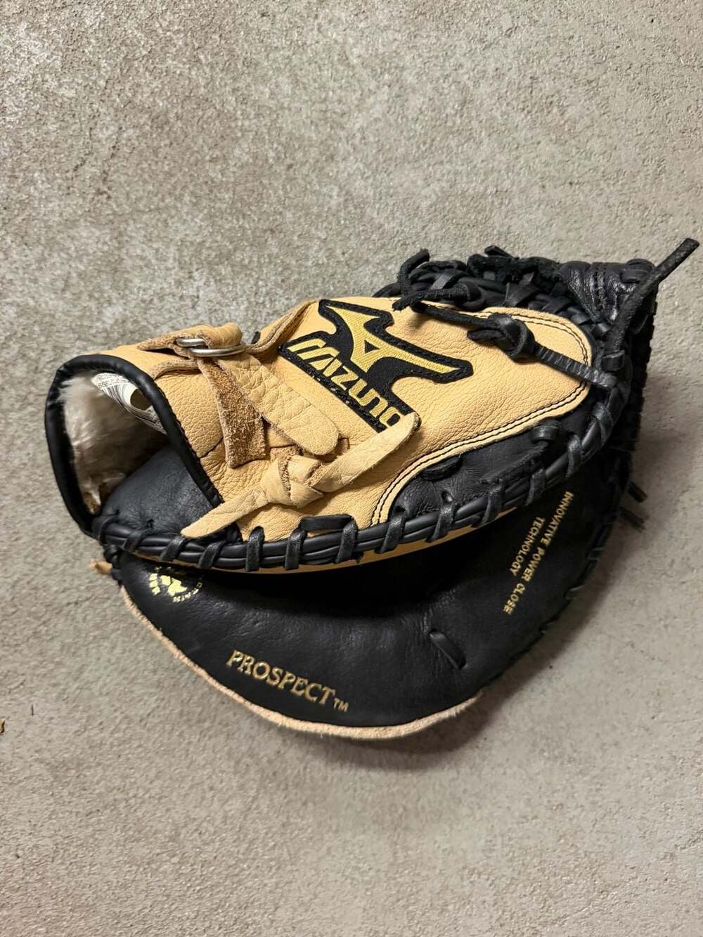 Mizuno Prospect GXC 105 Catchers Mitt Size 32.5 Black Tan Leather